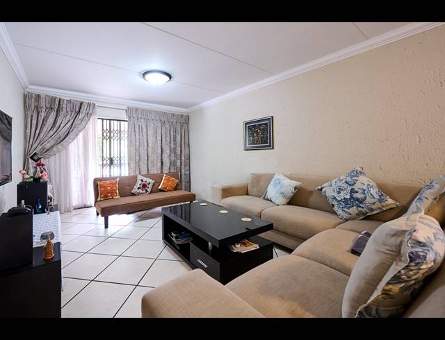 2 BEDROOM APARTMENT FOR SALE IN SUNNINGHILL